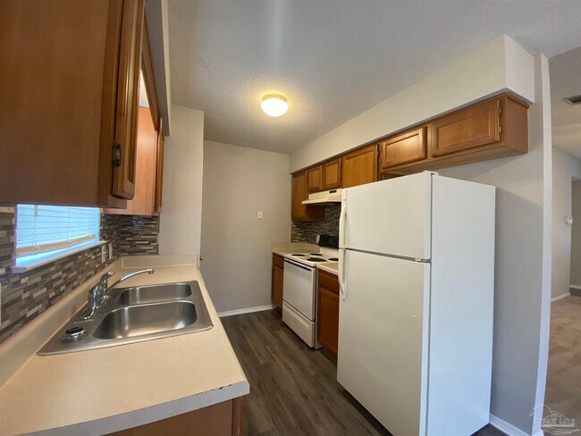 Building Photo - 504 Wood Crest Way