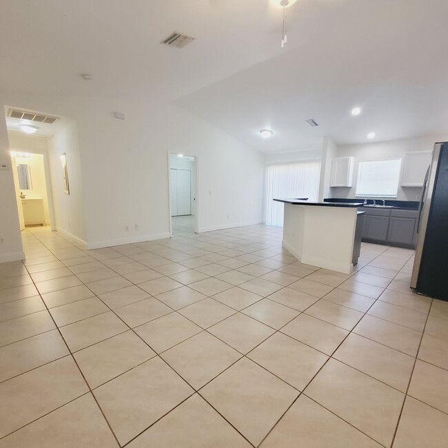 Foto del edificio - 777/779 Bedford Drive