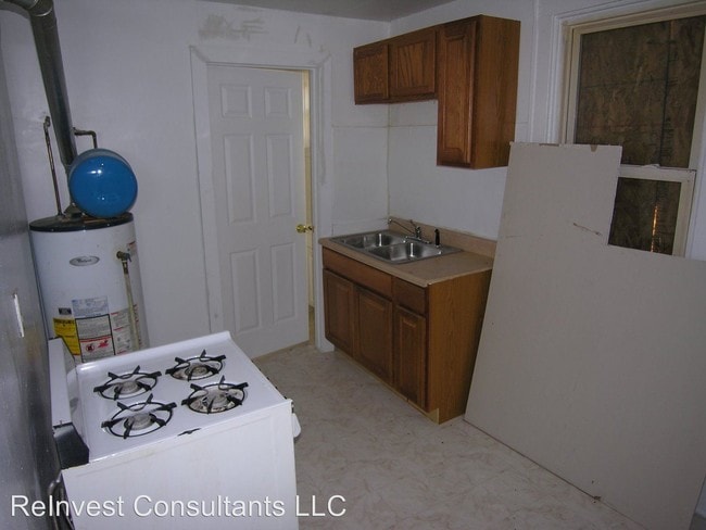 Building Photo - 714 Maple St