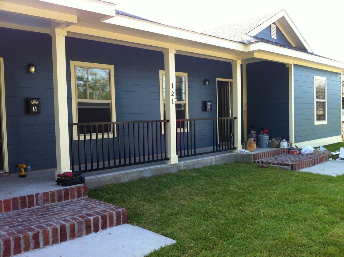 121 Kimble St, Belle Chasse, LA 70037 Townhome Rentals in Belle