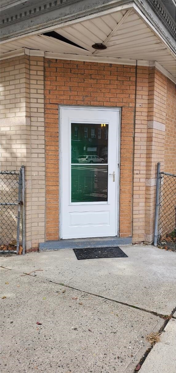 Building Photo - 111 Mallory Ave