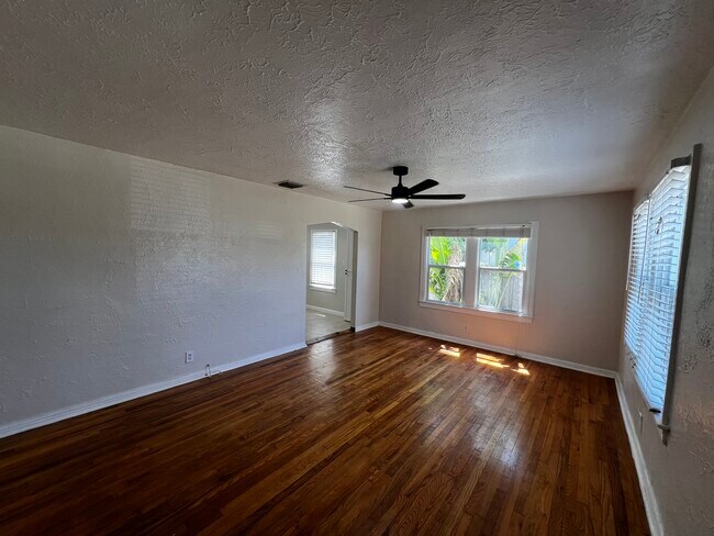 Foto del edificio - 3730 3rd Ave N