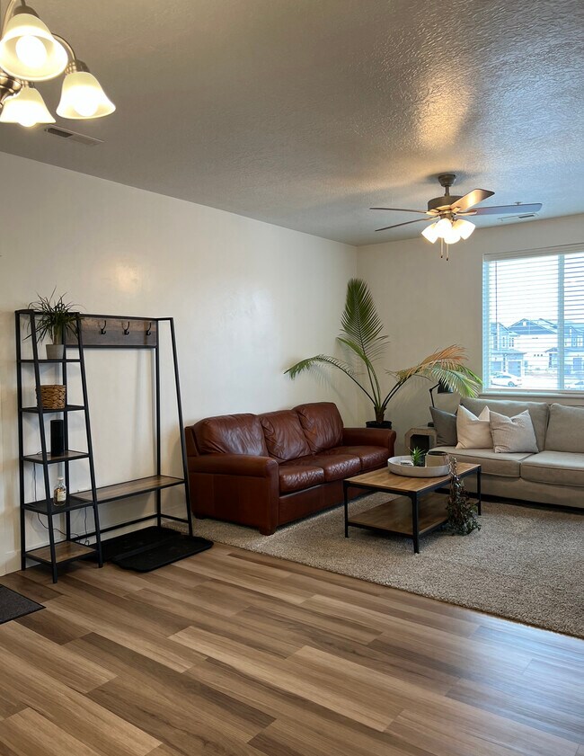 664 N 380 W Unit Y, Orem, UT 84059 Condo for Rent in Orem, UT