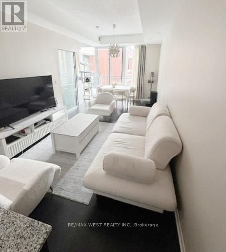 Building Photo - 830 Lawrence Ave W