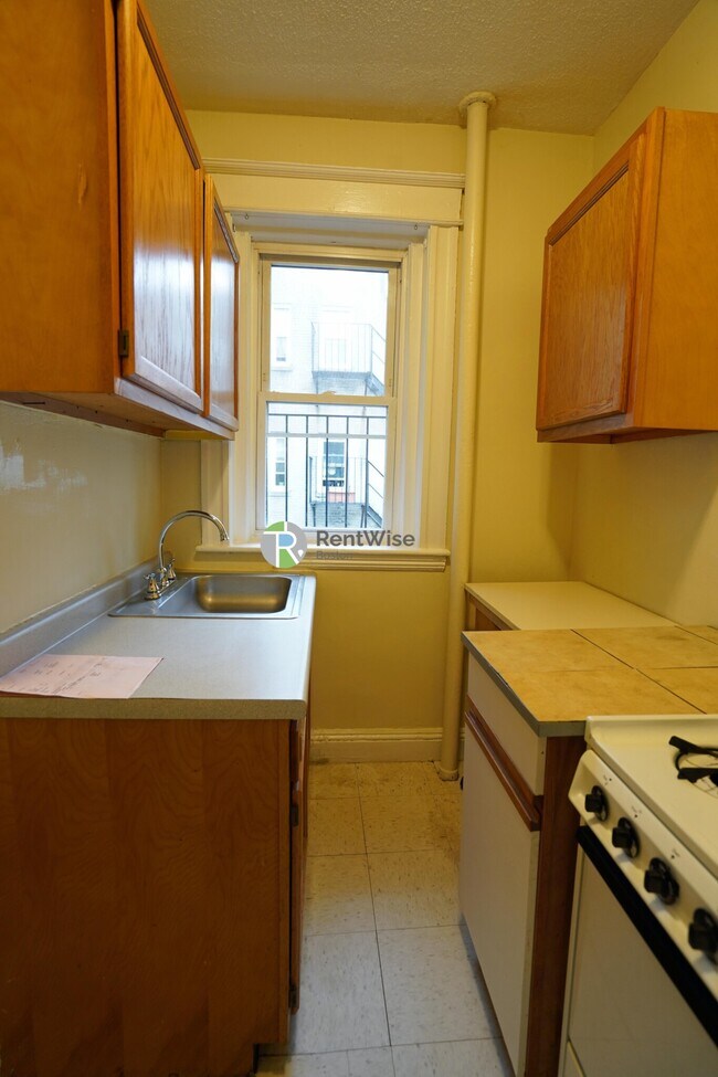 Foto del edificio - 64 Woodstock Ave