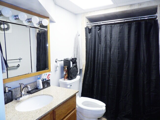 Building Photo - Spacious 3BR + Bonus Room in Inver Grove Heights – Attached Garage & Pet Friendly!