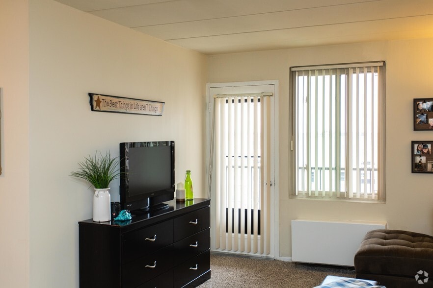 Middletowne & The Dona