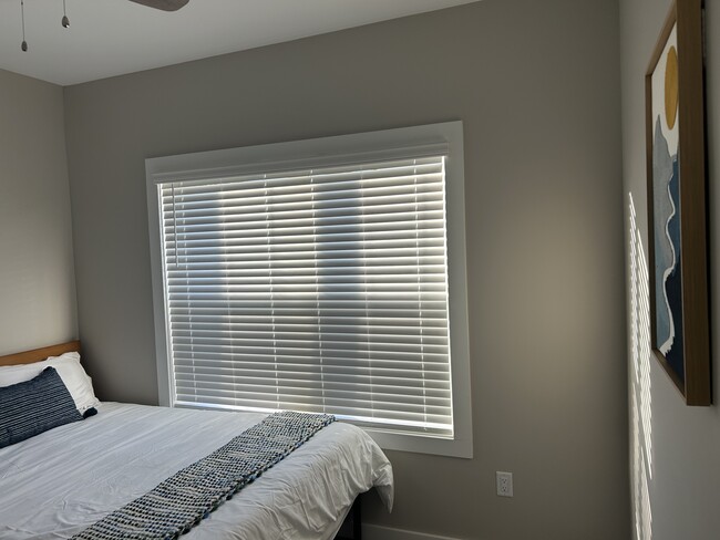 Building Photo - 617 E 3rd St