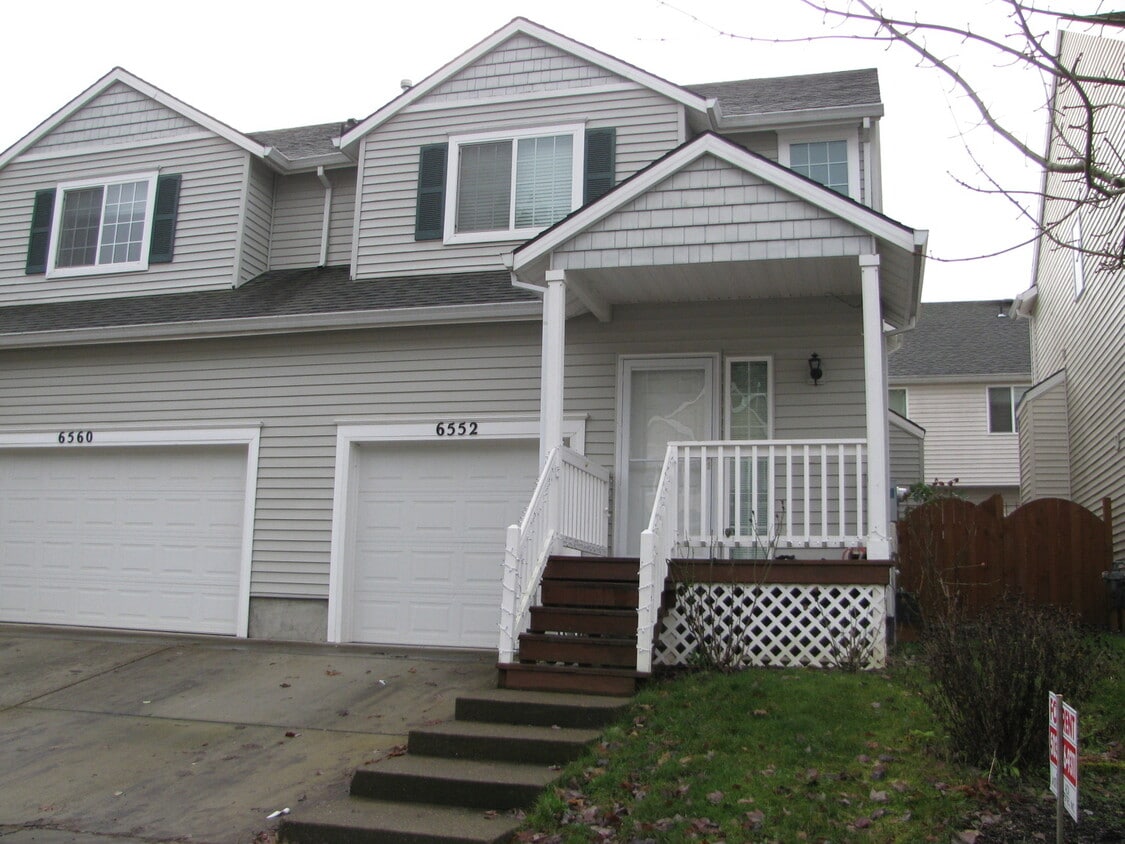 Photo - 6552 NE Deer Run Street ~ Move-In Special - $500 Off 1st Month's Rent! BRAND NEW FLOORING!