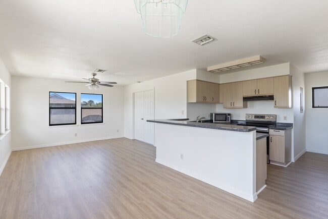 Photo - 633 Centre Ct SW Apartment