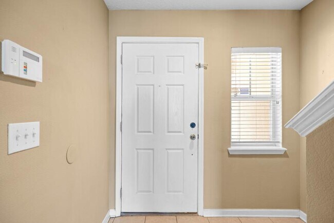Building Photo - 2 bedroom in Jacksonville FL 32216