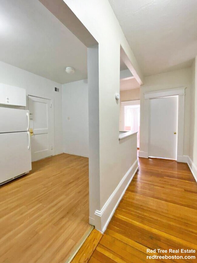 Building Photo - 1589 Beacon St