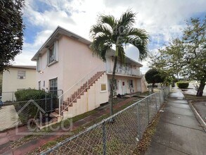 Building Photo - 820 N Sapodilla Ave