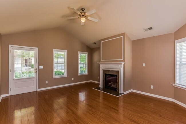 Foto del edificio - 164 Highland Falls Dr