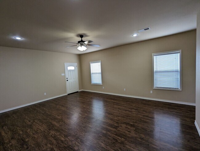 Building Photo - High-end Duplex in Frenship District