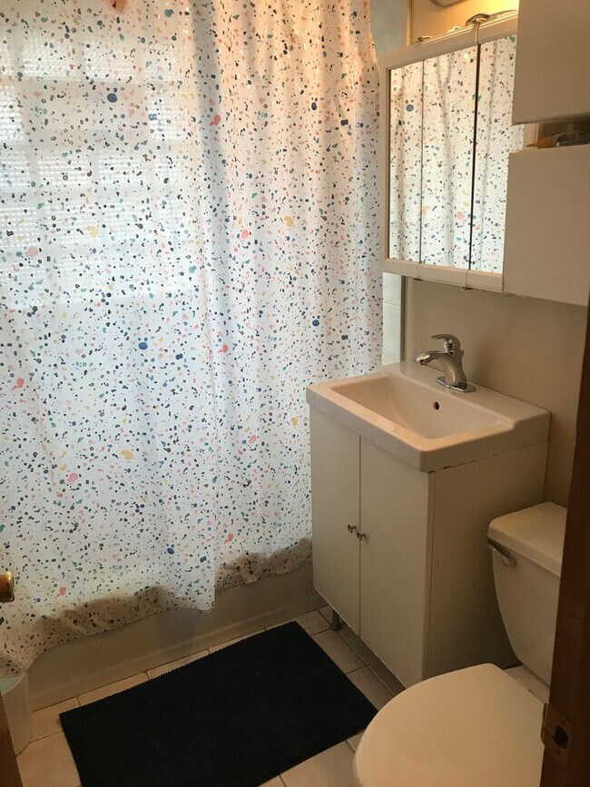 Foto del edificio - 5295 N. Mohawk Ave.