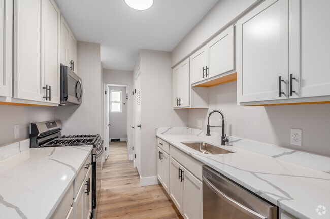 1BR, 1BA - 872SF - Kitchen - TERRA - 6997 Parma