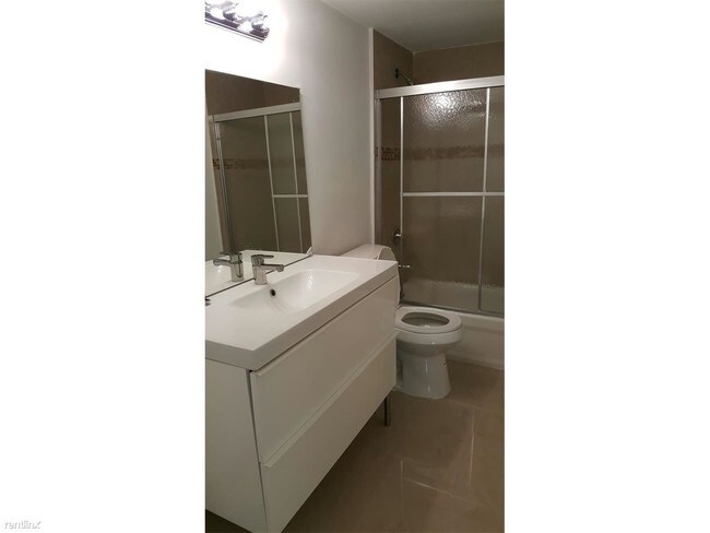 Building Photo - 15205 NE 6th Ave