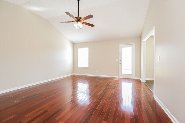 Building Photo - 1179 Everton Dr