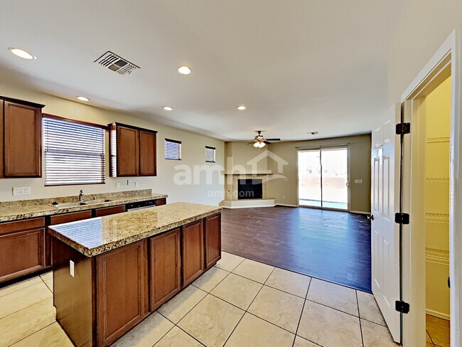 Foto del edificio - 7244 W Park St