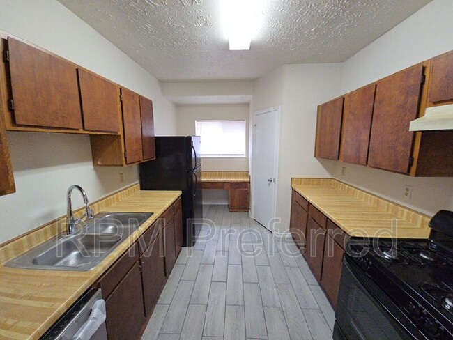 Building Photo - 3930 Mohlerbruk Dr