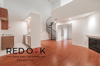 Building Photo - 4651 Cahuenga Blvd