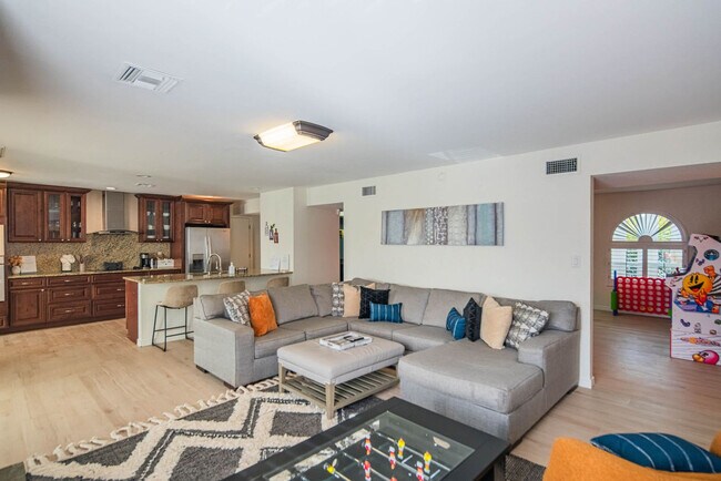 Foto del edificio - 6411 E Thunderbird Rd