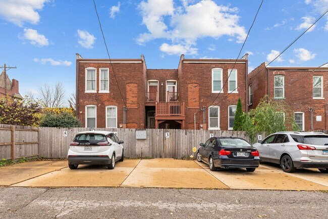 Foto del edificio - Modern Spacious  2 Bed  and 1.5  Bath Cond...