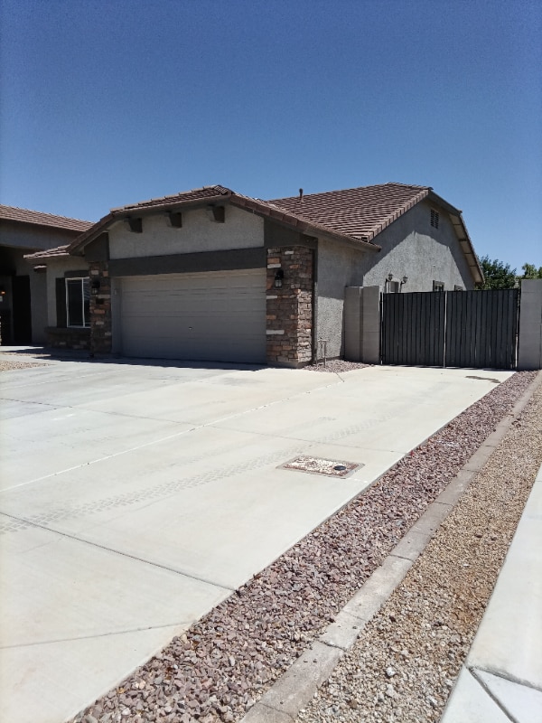 Building Photo - 3733 E Meadow Lark Way
