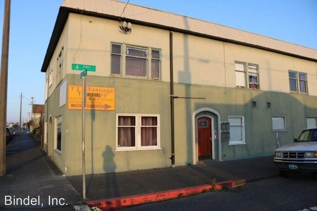 Building Photo - 703 A St
