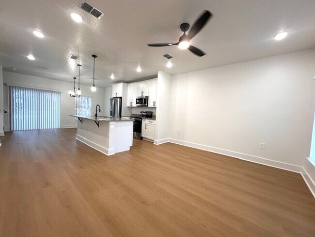 Foto del edificio - Brand new home!