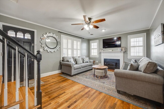 Building Photo - Fully furnished with all essentials