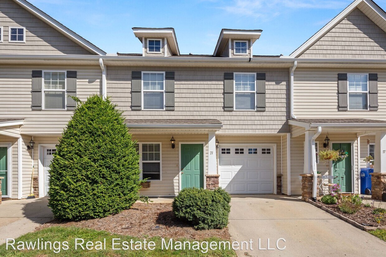 3 br, 2.5 bath House 71 Old Salem Court House Rental in Fletcher