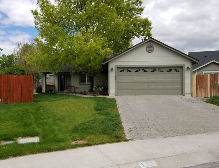 Primary Photo - 4 Bedroom Home in Gardnerville