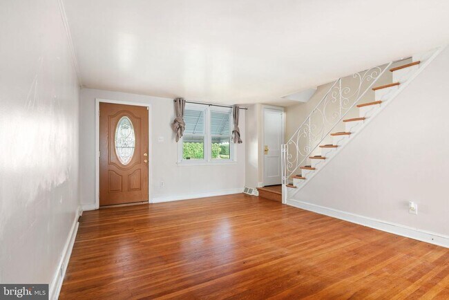 Building Photo - 2560 Stoneybrook Ln