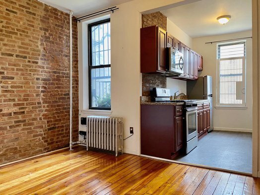 Building Photo - 282 Suydam St