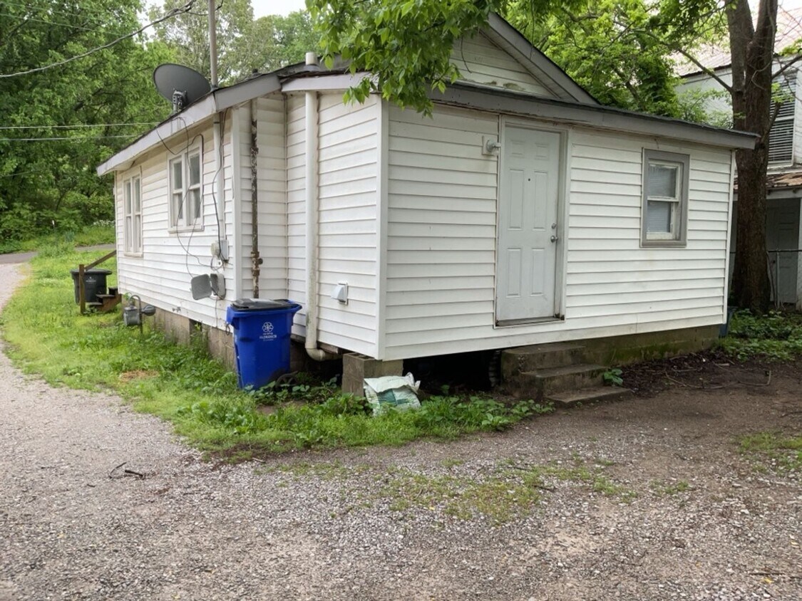 Primary Photo - 1217 E Reeder St