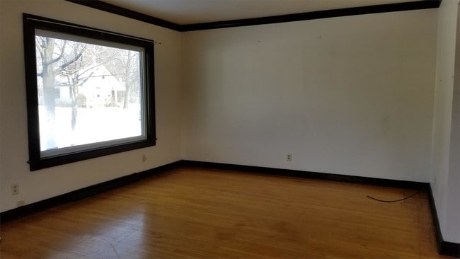 Building Photo - 1321 Hogeboom Ave