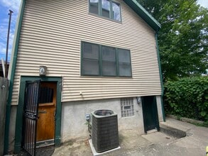 Building Photo - 2736 W Evergreen Avenue C
