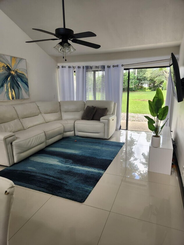 Primary Photo - 12760 Spinnaker Ln