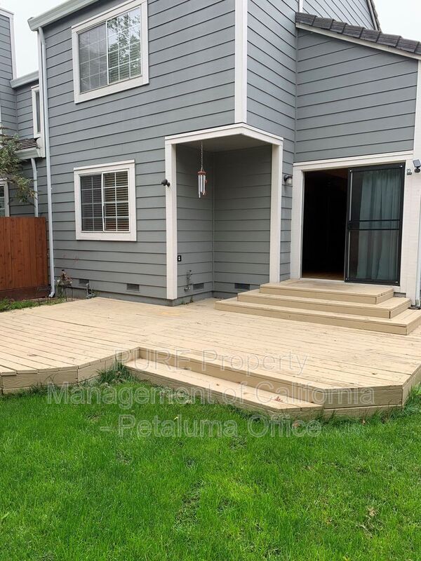 Building Photo - 825 Vineyard Pl
