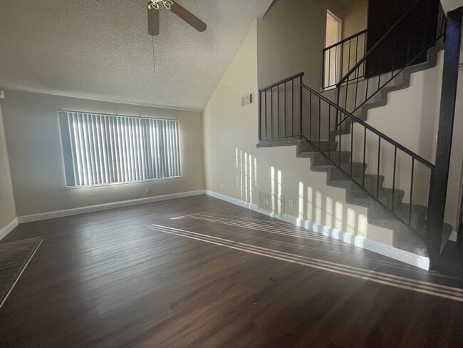 Foto del edificio - 160 Vail Ct