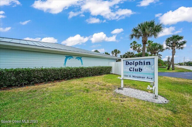 Foto del edificio - 1321 S Miramar Ave