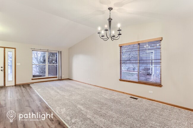 Foto del edificio - 924 Deer Trail Drive