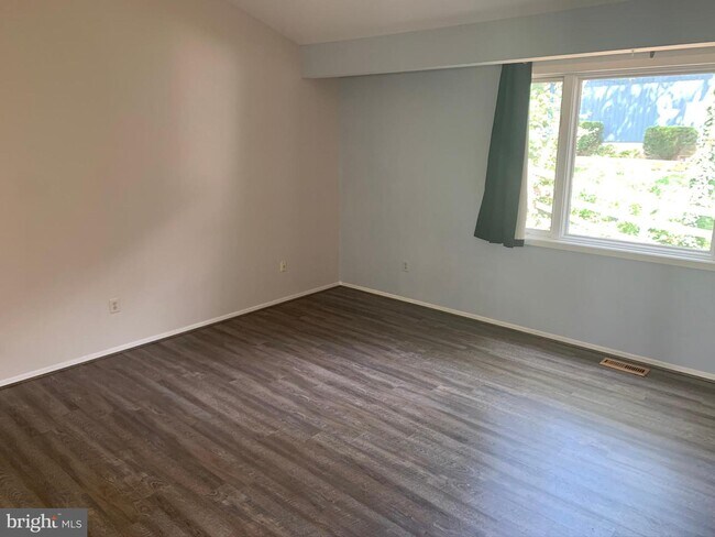 Foto del edificio - 4413 Pleasant Valley Rd