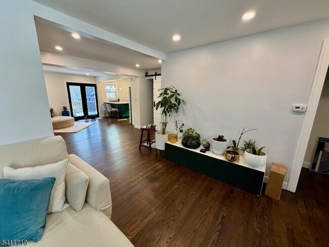 Foto del edificio - 321 Minute Arms Rd