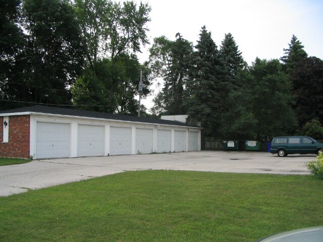 Garages - 154 Berger St