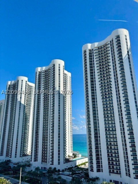 Building Photo - 15901 Collins Ave