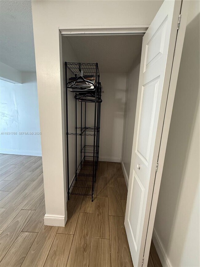 Foto del edificio - 2041 NW 35th St