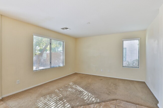Building Photo - Charming 3 Bed, 2.5 Bath Home in Laveen wi...
